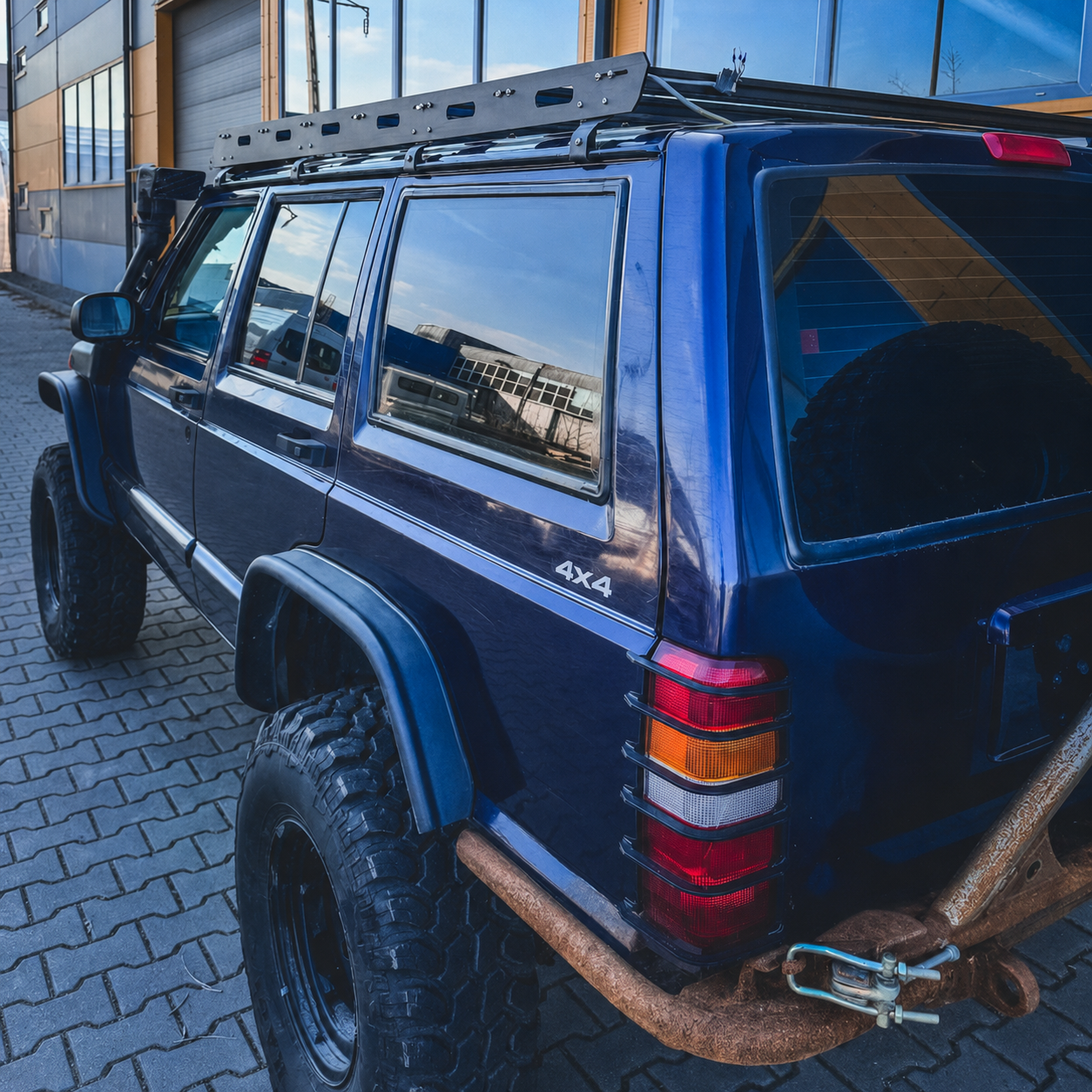Jeep Cherokee XJ Overlanding-Dachträger in Low-Profile-Bauweise