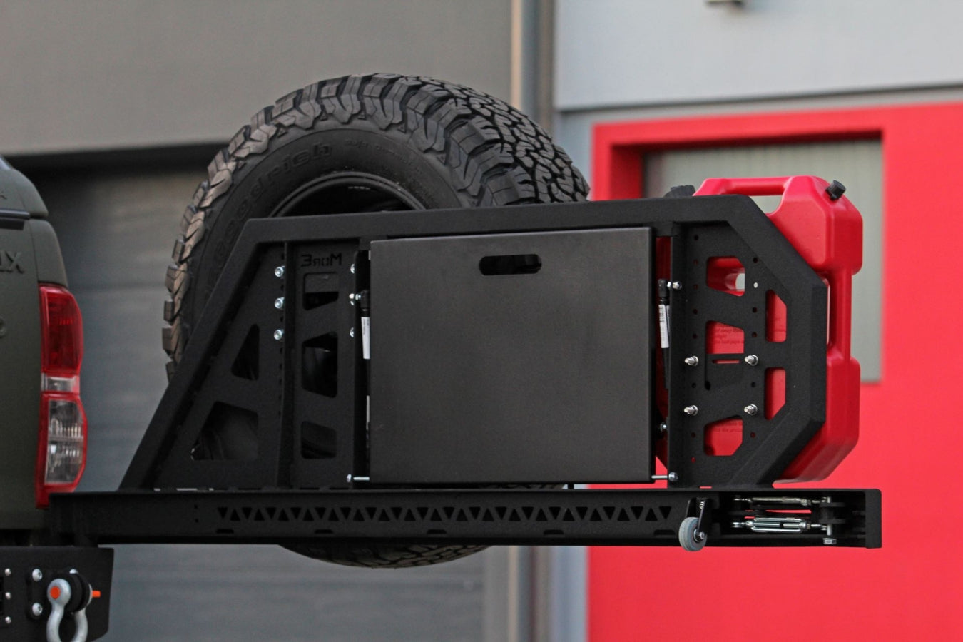 Spare Tire Carrier for MorE 4x4 Pick Up Bumpers