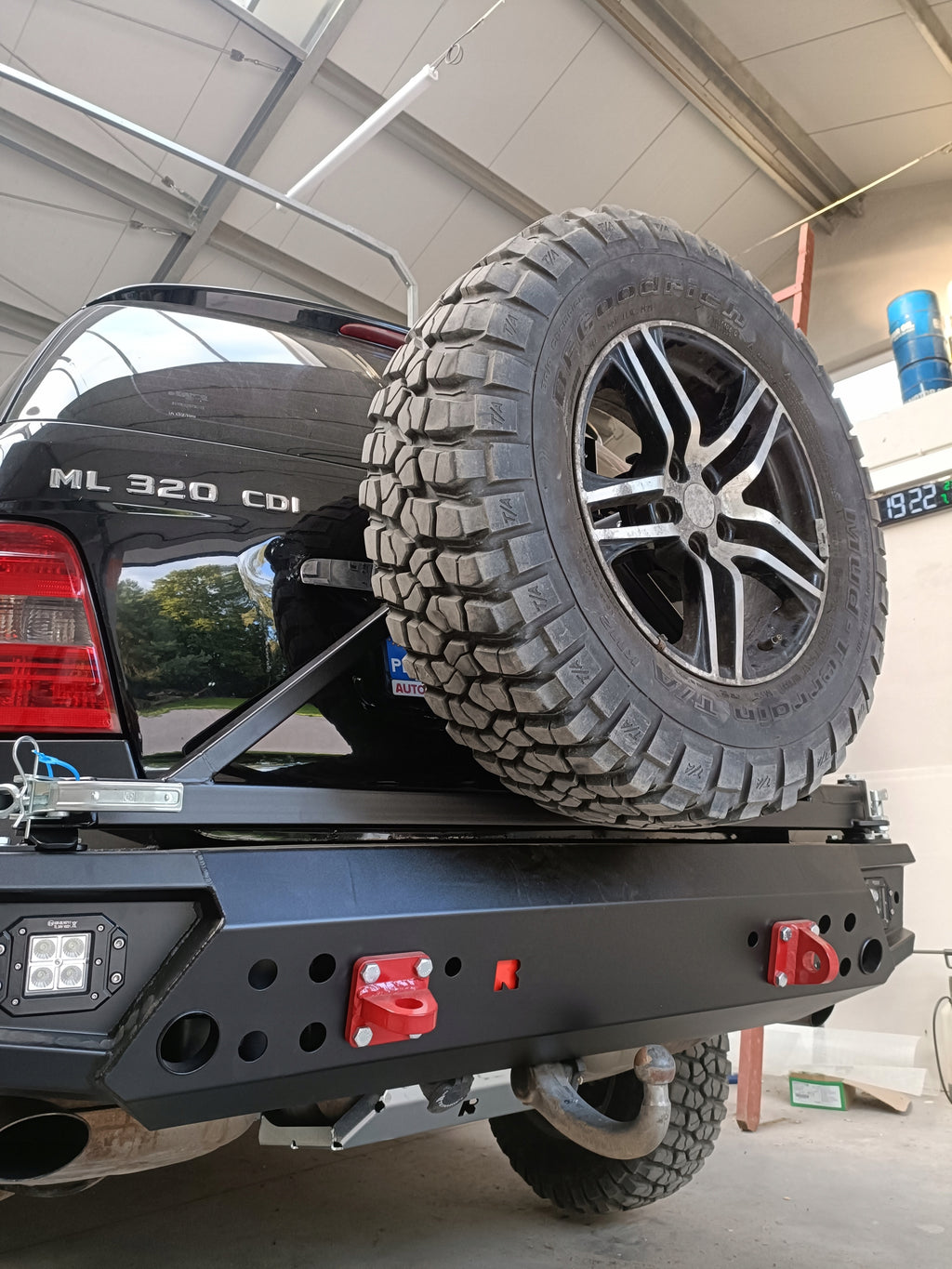 Spare Wheel Carrier - Mercedes ML W164 Steel Bumper