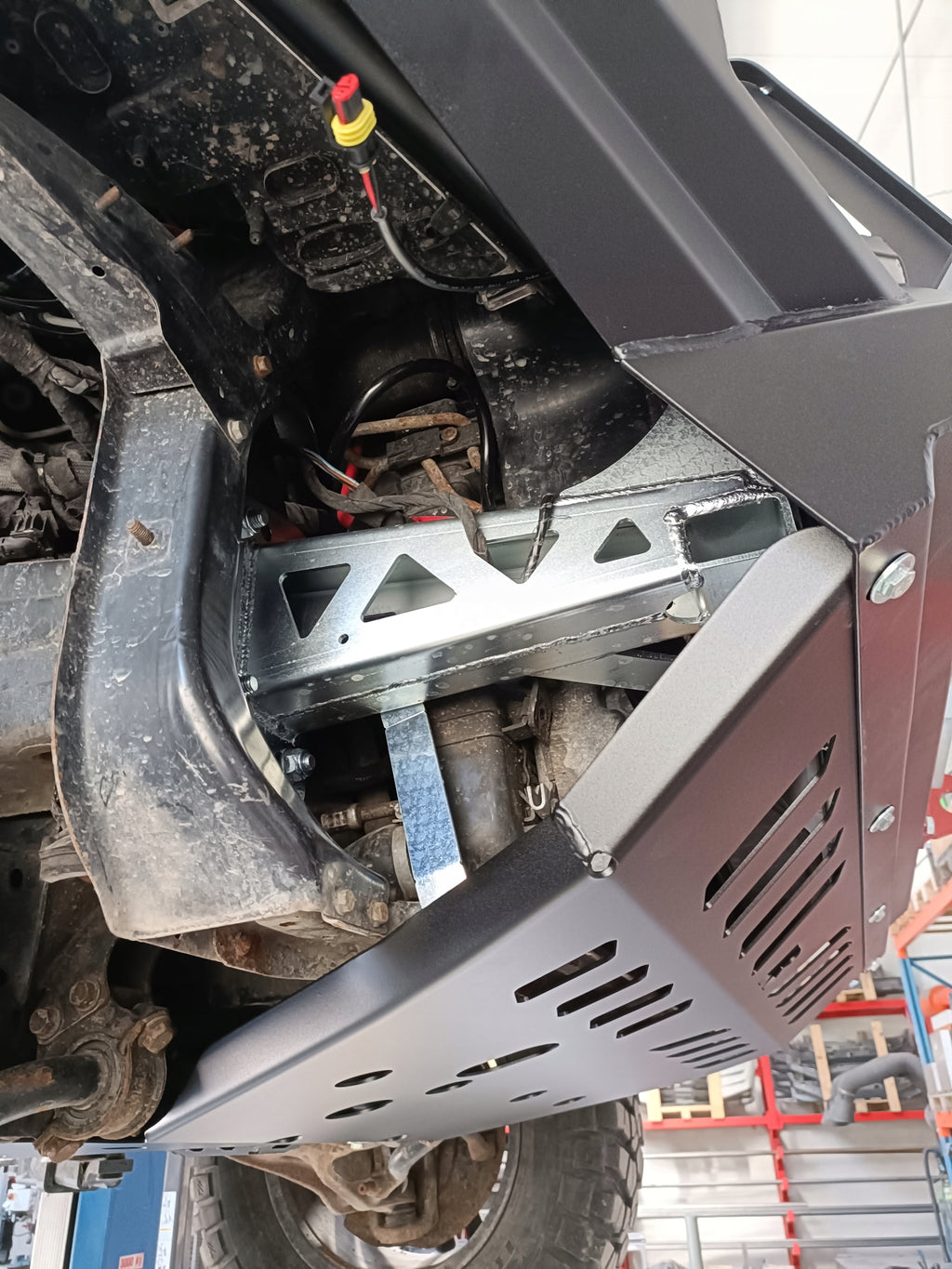 Unterfahrschutz für Motor, Vorderachse & Ölwanne – Mercedes-Benz ML W164 mit Seilwindenstoßstange