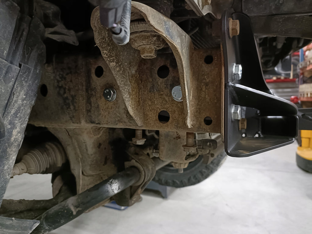 Montageplatte für Seilwinde Nissan Navara D23