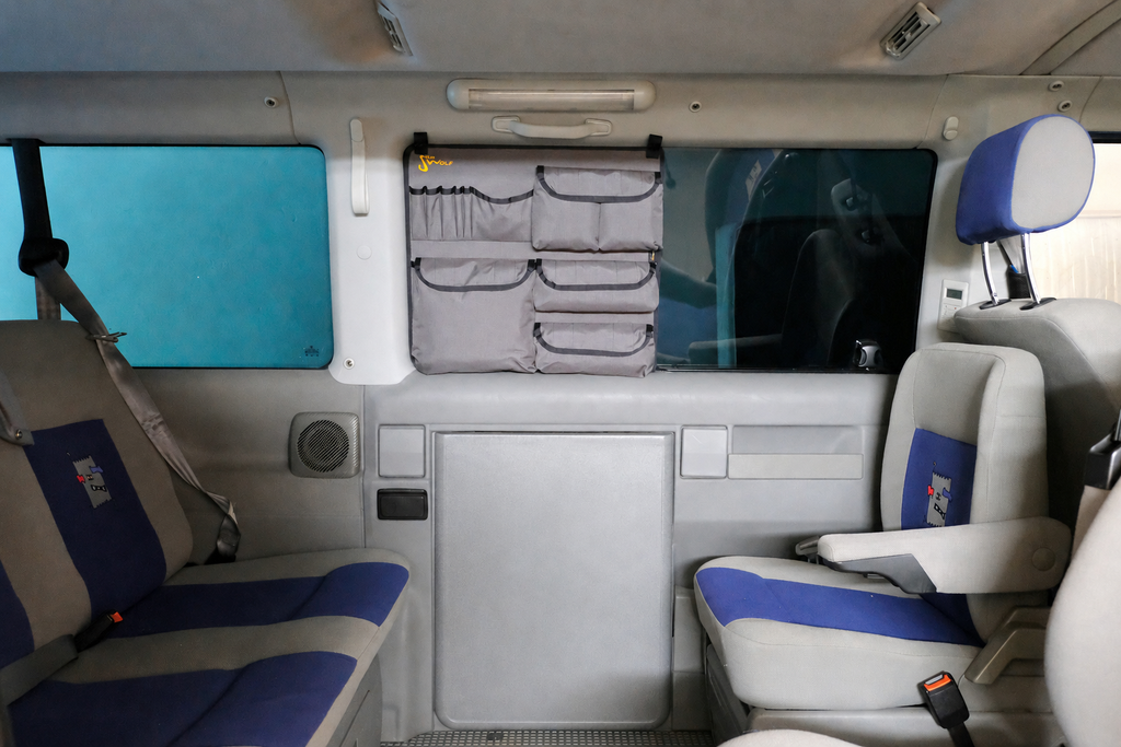 VW T4 Fenster Organizer links mittig in Grau – Detailansicht