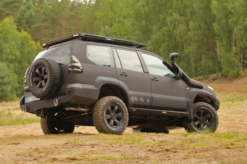 Stahl-Heckstoßstange Toyota Land Cruiser J120 lang – Heckansicht